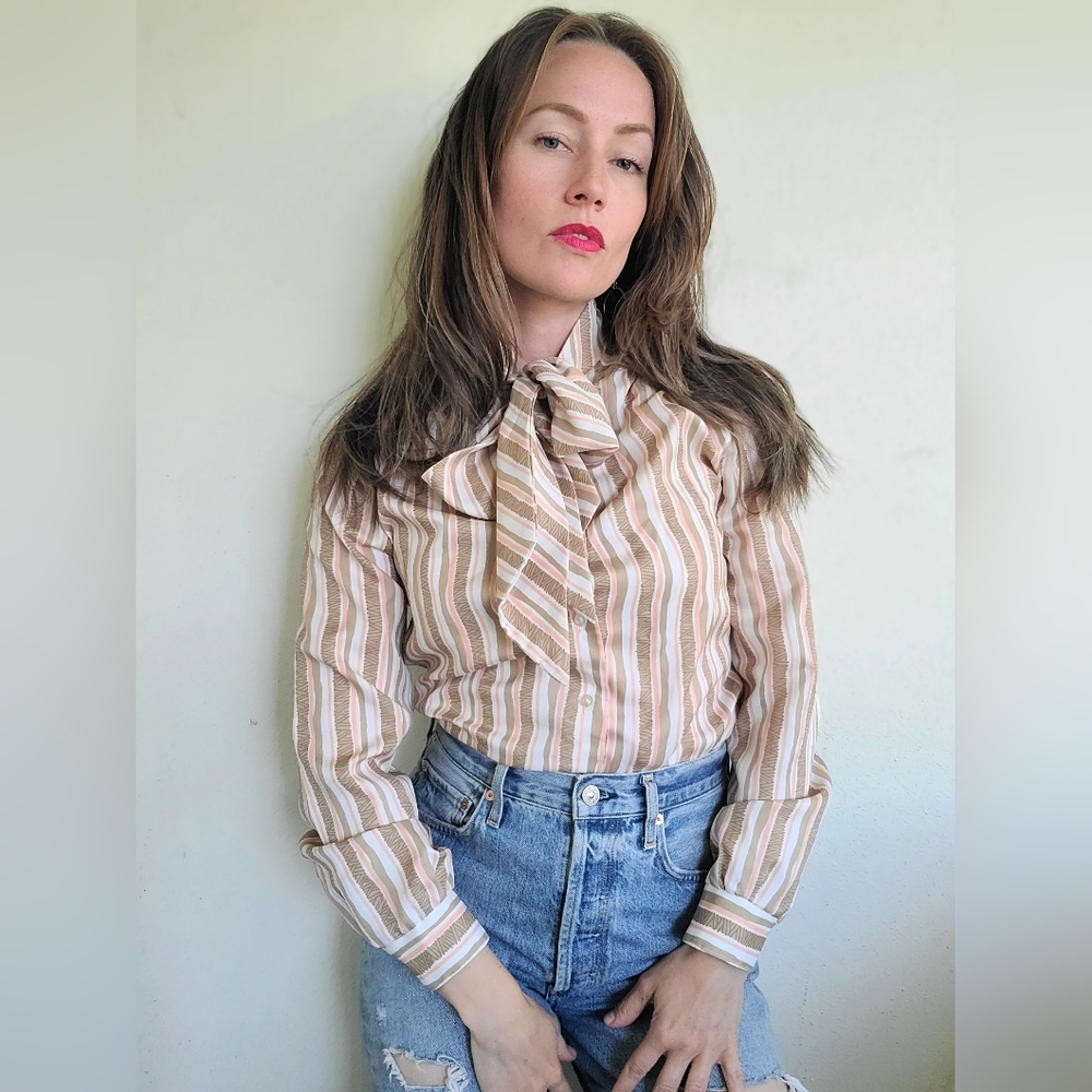 The Anne Vintage 1970s Ascot Tie Blouse S